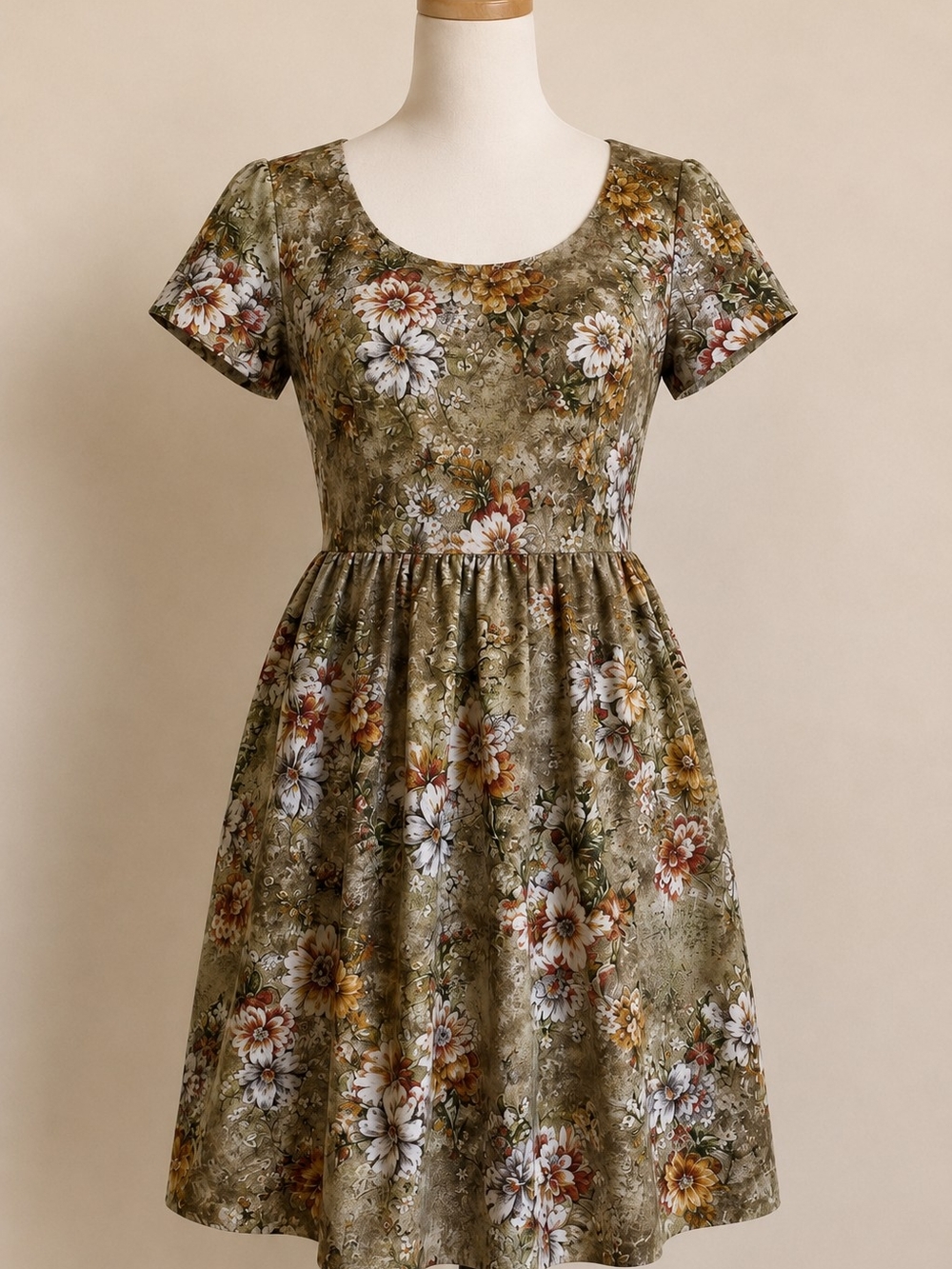 Vintage Floral Scoop-Neck Short-Sleeve Dress in Olive Green